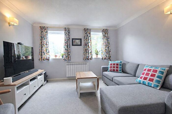 2 Bedroom Flat To Rent In King George Close, Cheltenham, GL53