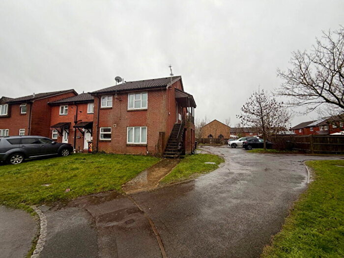 Flat To Rent In Porlock Close, Thatcham, RG19