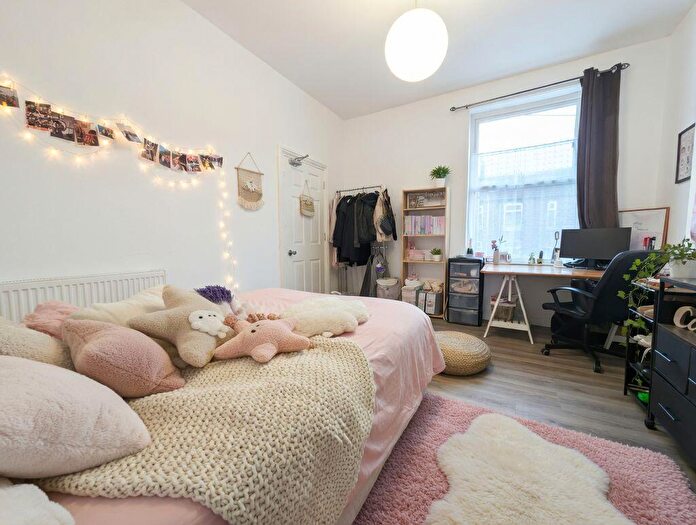 6 Bedroom Terraced House To Rent In Burford Road, Nottingham, NG7