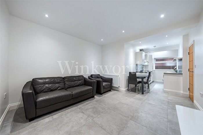 1 Bedroom Flat To Rent In Hendon Way, London, NW2