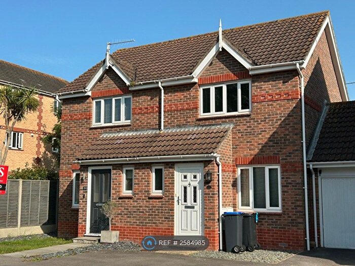 2 Bedroom End Of Terrace House To Rent In Essenhigh Drive, Worthing, BN13