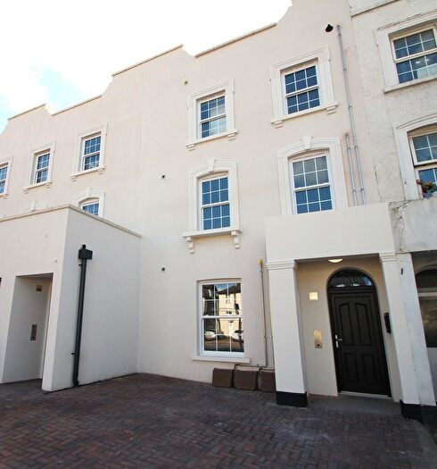 2 Bedroom Apartment To Rent In Ewell Road, Surbiton, KT6