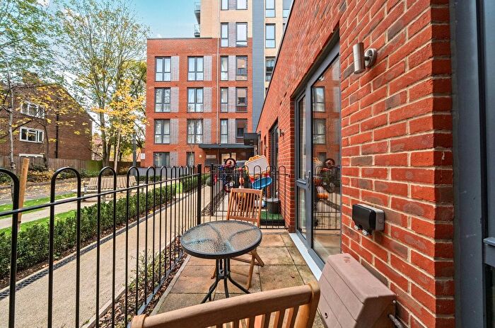 1 Bedroom Flat For Sale In Colonnade Gardens, London, W3