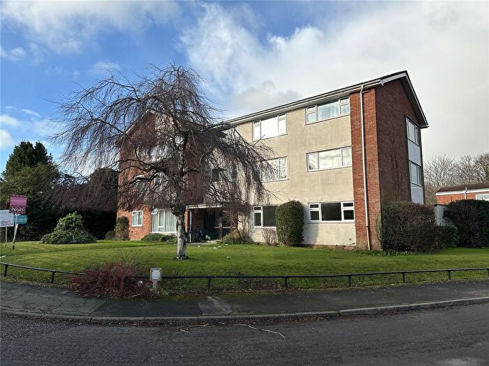 2 Bedroom Flat To Rent In Deane Drive, Taunton, Somerset, TA1