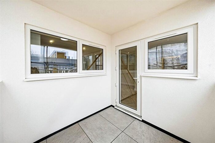 2 Bedroom Flat For Sale In Flat Pemberton Court, Portlet Street, E1