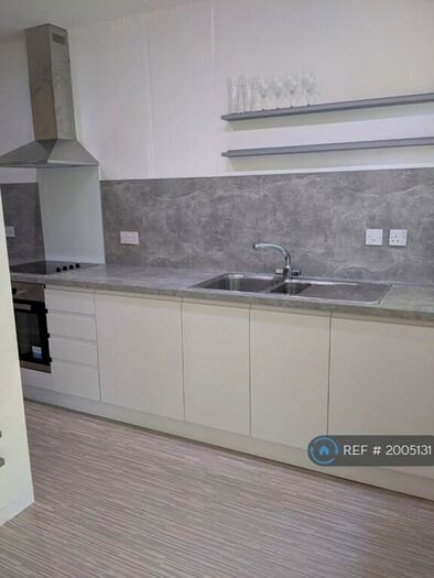 1 Bedroom Flat To Rent In Martin House, Manchester, M14