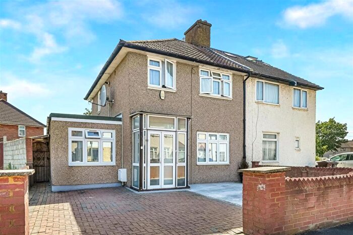 4 Bedroom Semi-Detached House For Sale In Winding Way, Dagenham, RM8