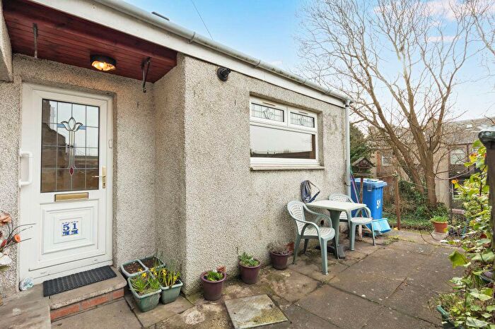 2 Bedroom Semi Detached House For Sale In Mid Beveridgewell, Dunfermline, KY12
