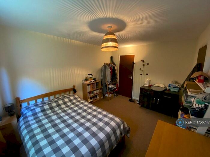 2 Bedroom Flat To Rent In Porter Brook View, Sheffield, S11