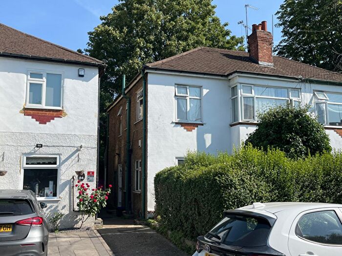 2 Bedroom Flat For Sale In Chalford Walk, Woodford Green, Greater London, IG8