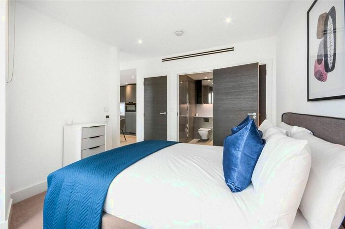 Studio To Rent In St George's Circus, Elephant And Castle, London, SE1