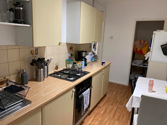 3 Bedroom Flat To Rent In Finchley Lane, Hendon, NW4