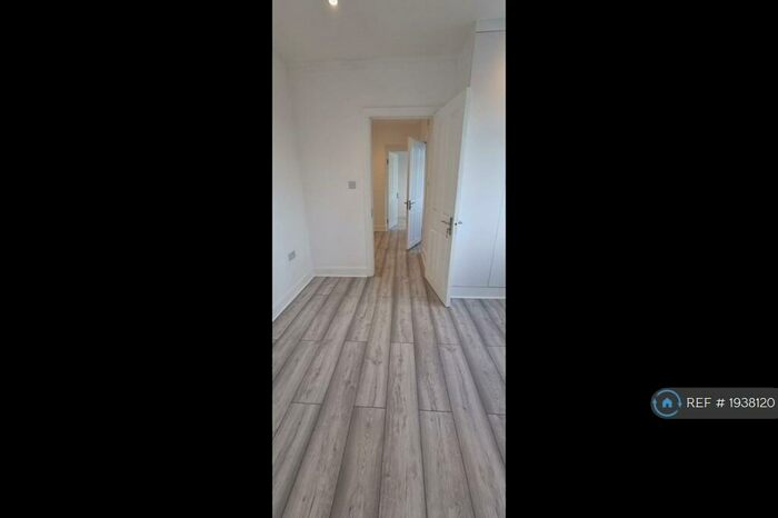 Studio To Rent In Holmstall Avenue, Edgware, HA8