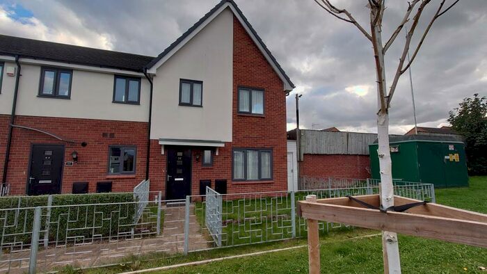 3 Bedroom Town House To Rent In Tame Avenue, Birmingham, B36