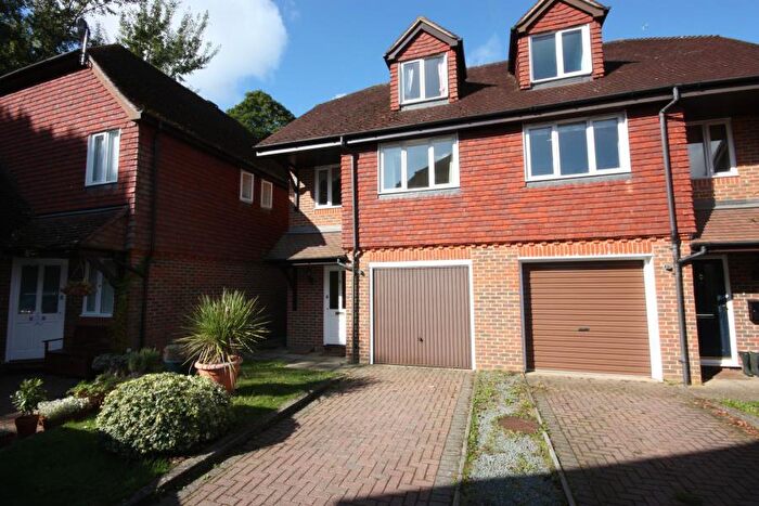 3 Bedroom Terraced House To Rent In Worsfold Close, Send, GU23