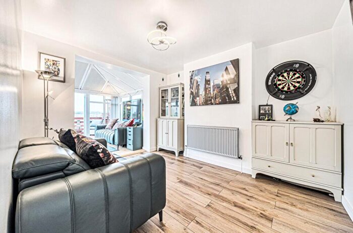3 Bedroom Semi-Detached House For Sale In Braeside Road, Bitterne, Southampton, SO19