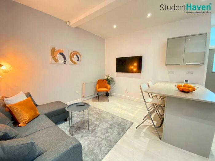 5 Bedroom Terraced House To Rent In Trevelyan Street, Huddersfield, West Yorkshire, HD5