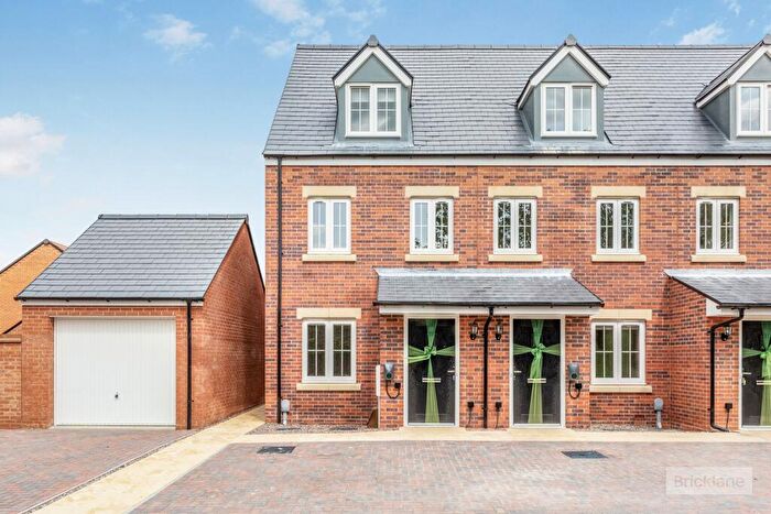 3 Bedroom House To Rent In Woodpecker Drive, Rothwell, Kettering, NN14