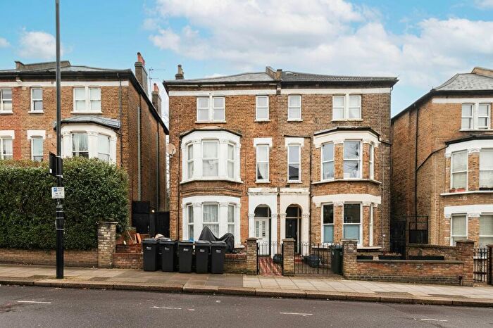 Studio To Rent In Fordwych Road, London, (Water Bill Included), NW2