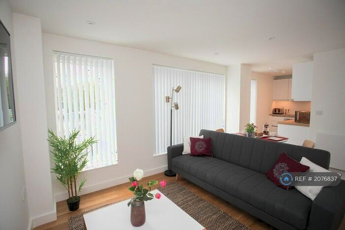 1 Bedroom Flat To Rent In Goswell Road, London, EC1V