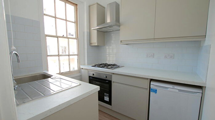 2 Bedroom Apartment To Rent In Lansdown Crescent, GL50