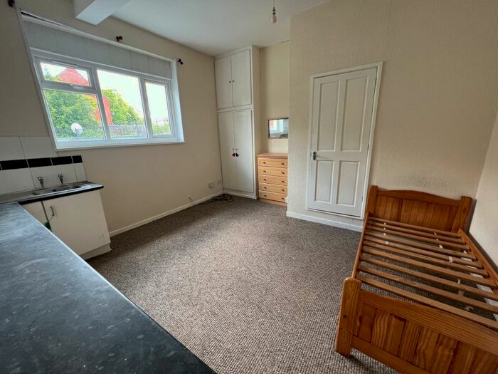 1 Bedroom Flat To Rent In Church Street, Gornal Wood, Dudley, West Midlands, DY3