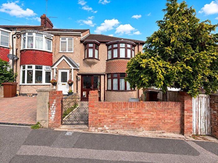 3 Bedroom End Of Terrace House For Sale In Grove Road, Gillingham, Kent, ME7