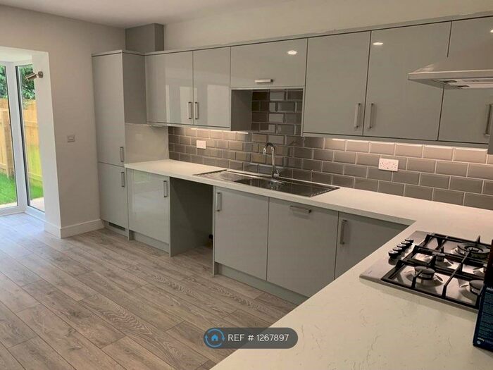 3 Bedroom Terraced House To Rent In Healey Croft, Batley WF17