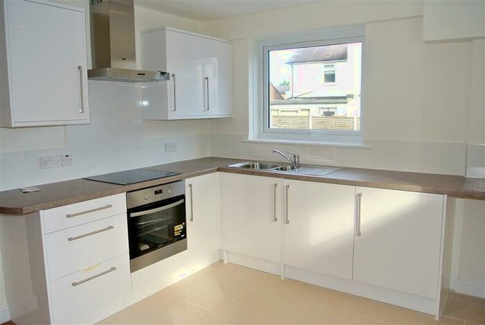 1 Bedroom Apartment To Rent In Addlestone, KT15