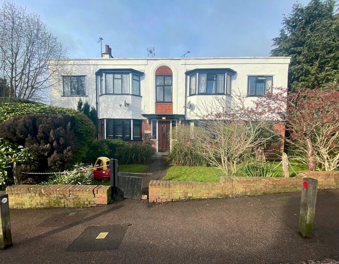 2 Bedroom Flat To Rent In York Hill, Loughton, IG10