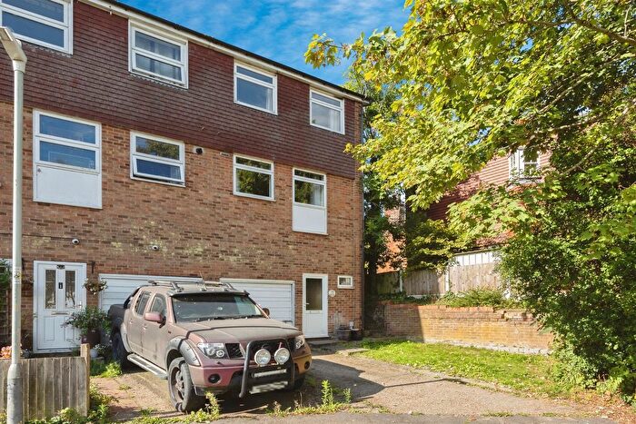 3 Bedroom Semi-detached House For Sale In High Trees Close, Willesborough, Ashford, TN24