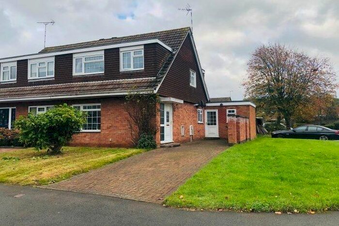 4 Bedroom Semi-Detached House To Rent In Makepeace Avenue, Warwick, CV34