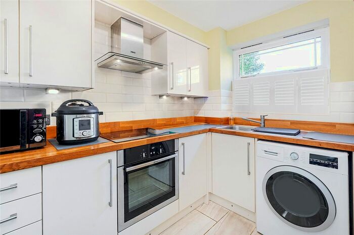 2 Bedroom Flat To Rent In Stott Close, Wandsworth Common, SW18
