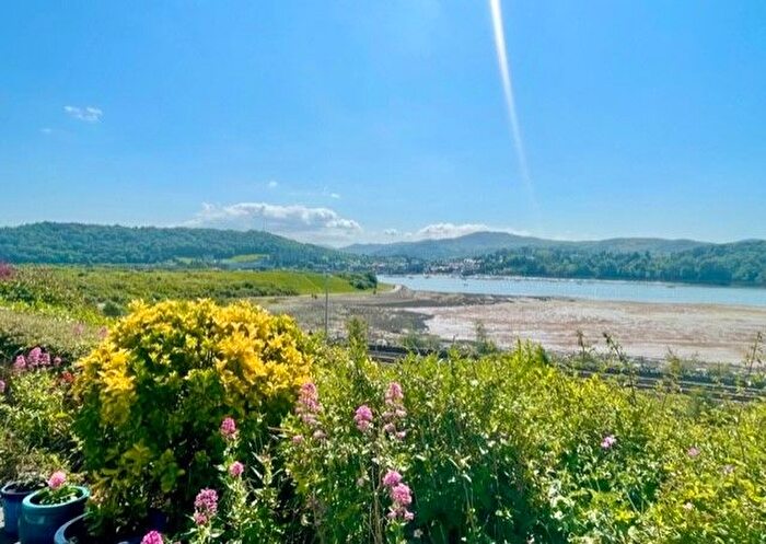 2 Bedroom Flat To Rent In Warren Drive, Aberconwy, LL31