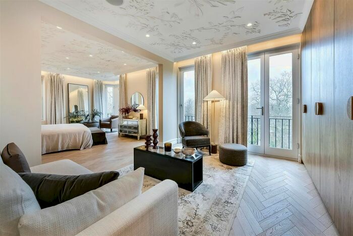 8 Bedroom Flat To Rent In Wellington Court, Knightsbridge, SW1X