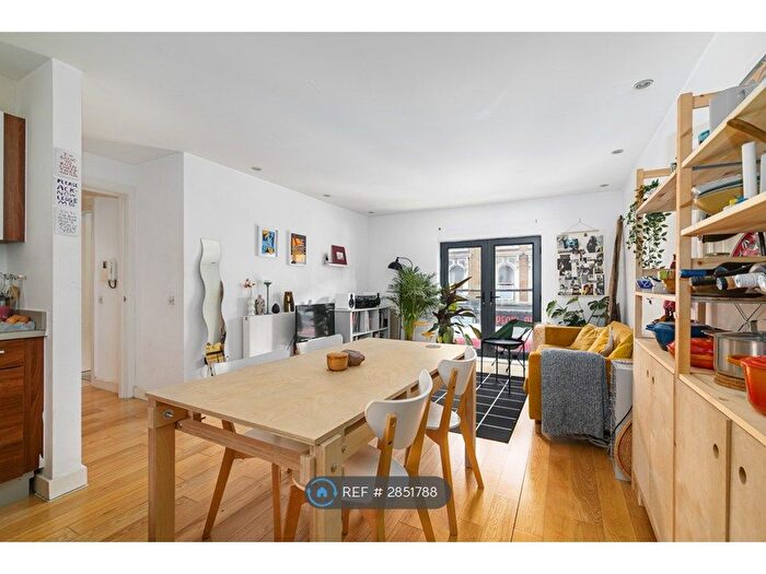 2 Bedroom Flat To Rent In Noble House, London, E8