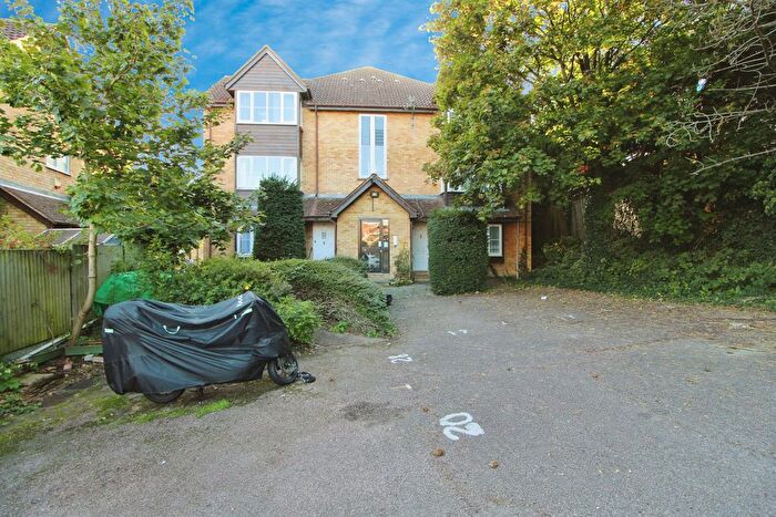 1 Bedroom Studio To Rent In Colwyn Green, Snowdon Drive, Kingsbury, NW9