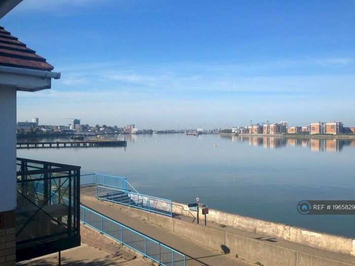 1 Bedroom Flat To Rent In Princess Alice Way, London, SE28