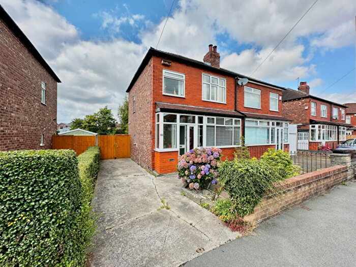 3 Bedroom Semi-Detached House For Sale In Worsley Crescent, Offerton, Stockport, SK2