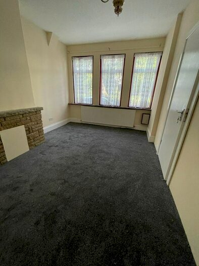 4 Bedroom End Of Terrace House To Rent In Livingstone Road, Hounslow TW3