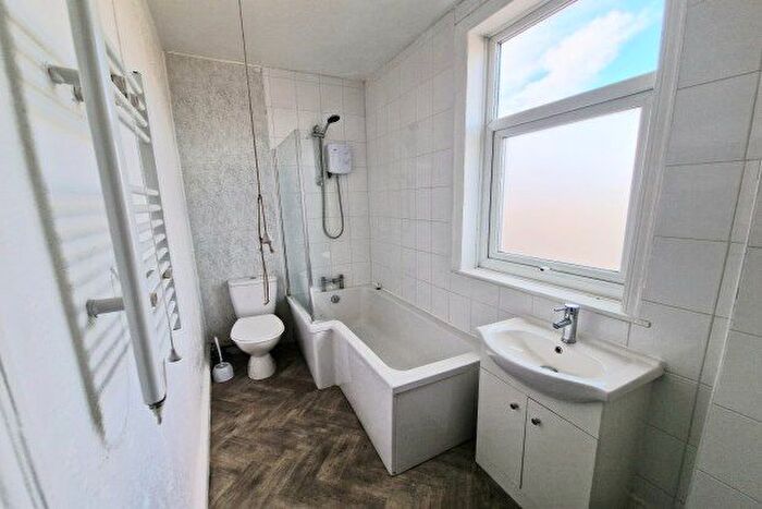 1 Bedroom Flat To Rent In New Rossington, Doncaster, DN11