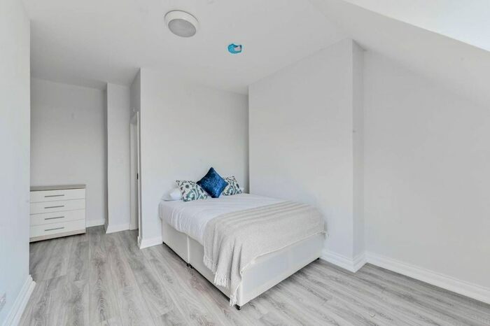 Studio To Rent In Mount View Road, London, N4