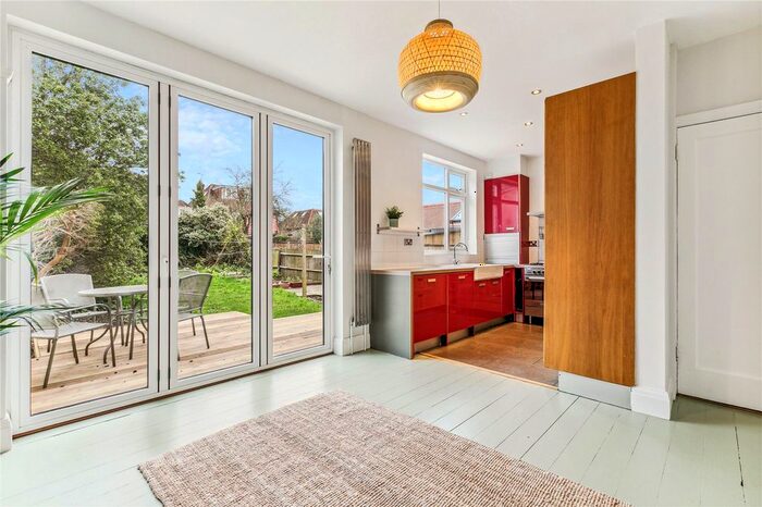 3 Bedroom Property To Rent In Tilehurst Road, London, SW18
