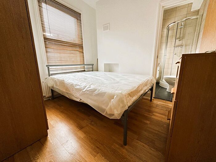 1 Bedroom Flat To Rent In Pathfield Road, Streatham Common, SW16