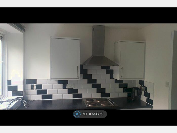 2 Bedroom Flat To Rent In Peckham, London, SE15