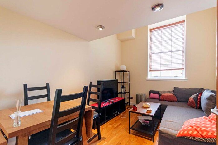 2 Bedroom Maisonette To Rent In L Drummond Street, Edinburgh, EH8
