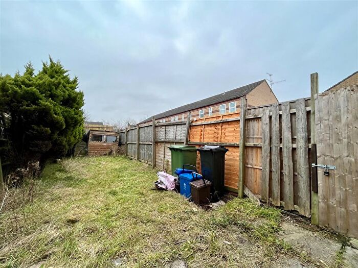 2 Bedroom End Of Terrace House To Rent In Fonthill Place, Cardiff, CF11