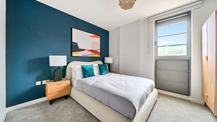 1 Bedroom Flat For Sale In Fleming Way, Isleworth, TW7
