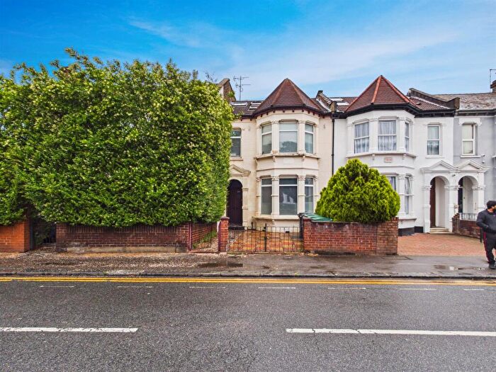 4 Bedroom Flat For Sale In Wightman Road, London, N8