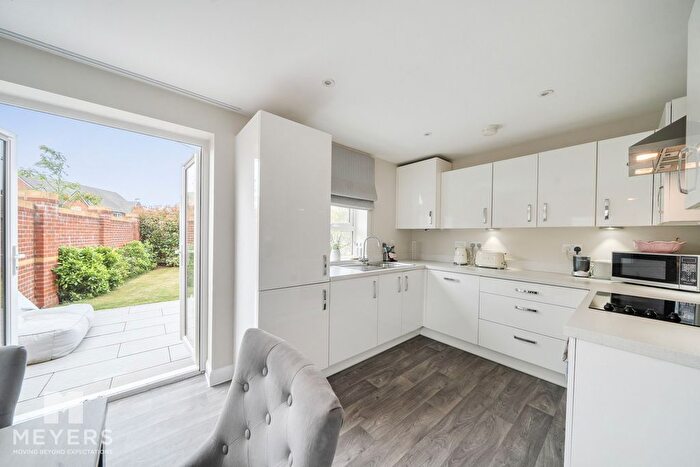 3 Bedroom Detached House For Sale In Lonsdale Road, Wimborne, BH21